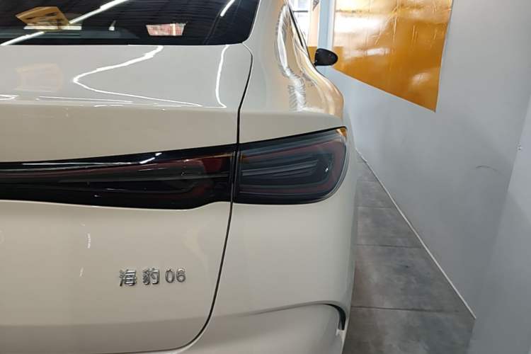 Used BYD Seal 06 New Energy 2024 DM-i 120KM Prestige Model Right Rear Taillight