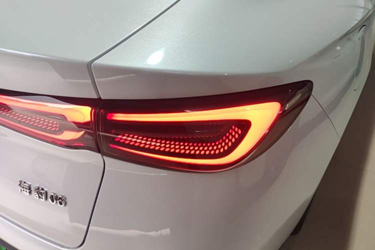 Used BYD Seal 06 New Energy 2024 DM-i 120KM Flagship Model Right Rear Taillight