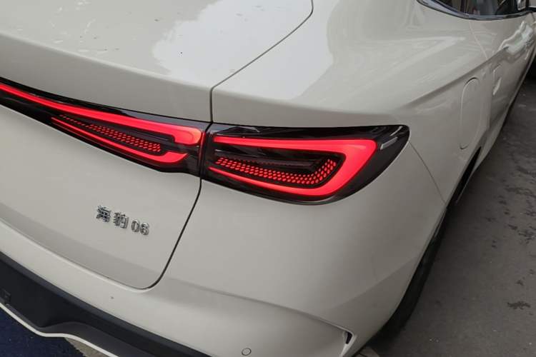Used BYD Seal 06 New Energy 2024 DM-i 80KM Luxury Model Right Rear Taillight