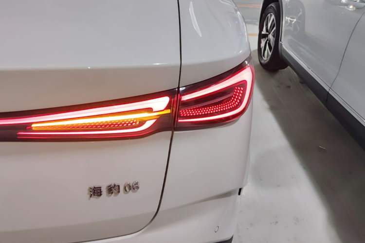 Used BYD Seal 06 New Energy 2024 DM-i 80KM Prestige Model Right Rear Taillight