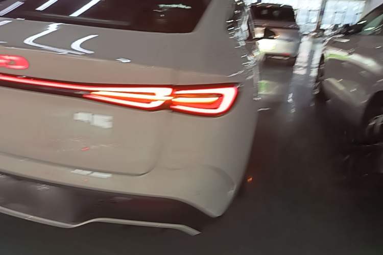 Used BYD Seal 06 New Energy 2024 DM-i 80KM Prestige Model Right Rear Taillight