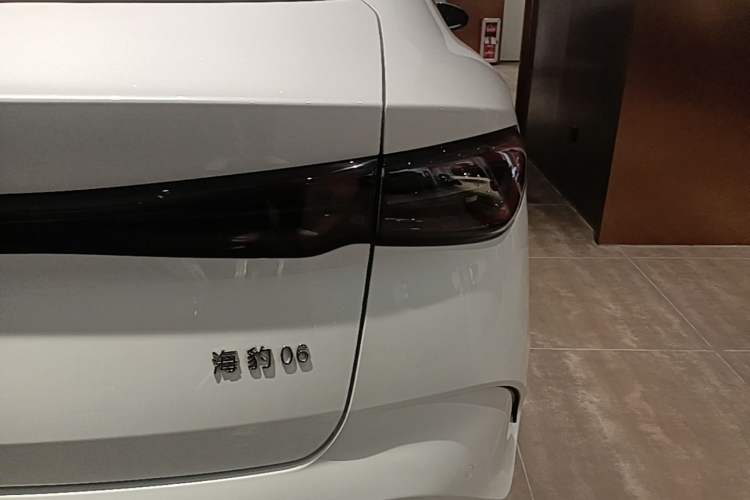 Used BYD Seal 06 New Energy 2024 DM-i 120KM Prestige Model Right Rear Taillight