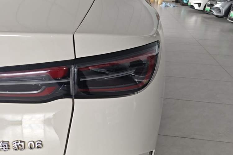 Used BYD Seal 06 New Energy 2024 DM-i 80KM Prestige Model Right Rear Taillight