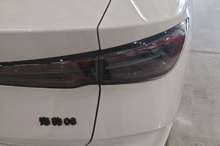 Used BYD Seal 06 New Energy 2024 DM-i 120KM Prestige Model Right Rear Taillight