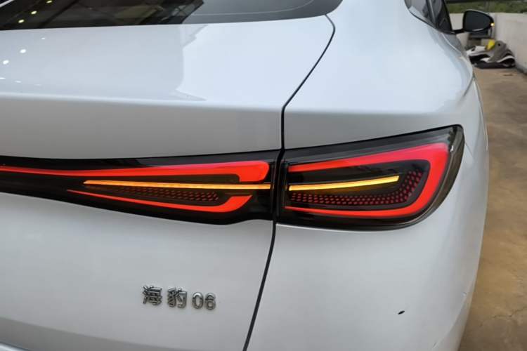 Used BYD Seal 06 New Energy 2024 DM-i 80KM Luxury Model Right Rear Taillight
