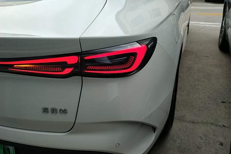 Used BYD Seal 06 New Energy 2024 DM-i 80KM Prestige Model Right Rear Taillight