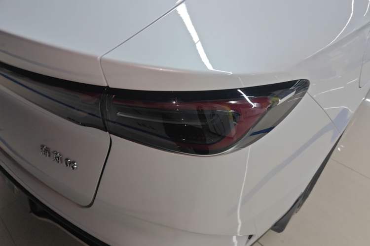 Used BYD Seal 06 New Energy 2024 DM-i 120KM Prestige Model Right Rear Taillight