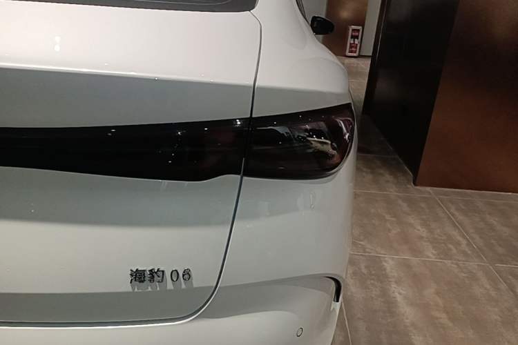 Used BYD Seal 06 New Energy 2024 DM-i 80KM Luxury Model Right Rear Taillight
