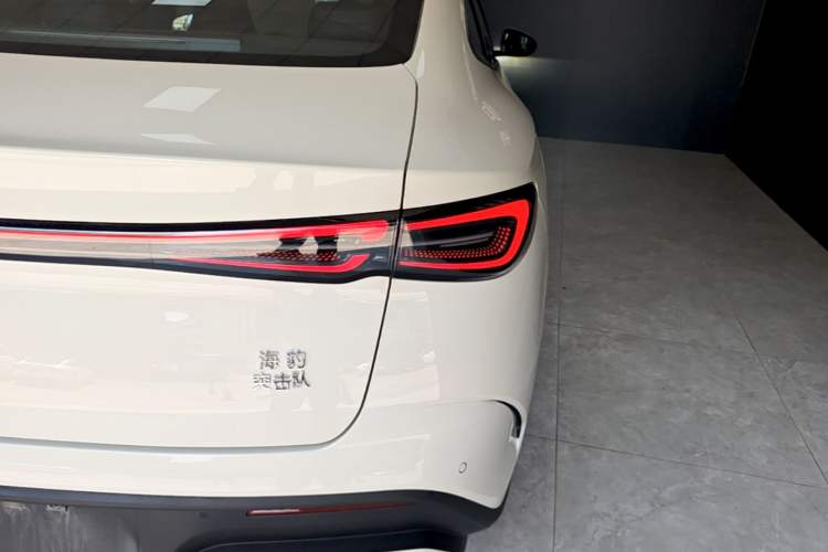 Used BYD Seal 06 New Energy 2024 DM-i 120KM Luxury Model Right Rear Taillight
