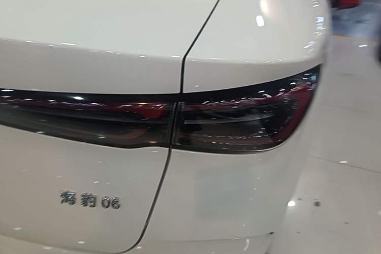Used BYD Seal 06 New Energy 2024 DM-i 80KM Prestige Model Right Rear Taillight