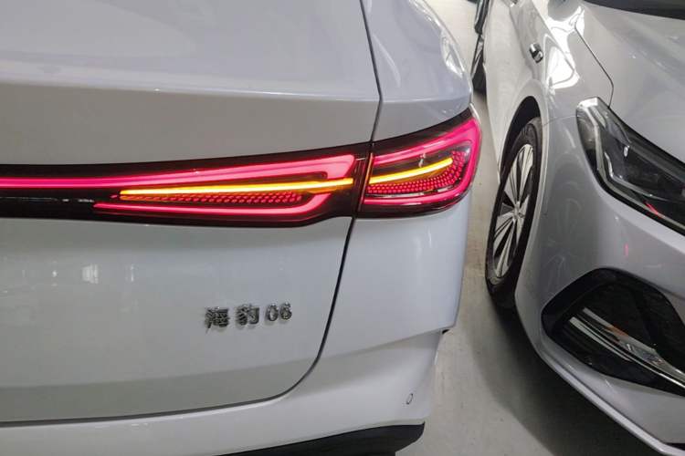 Used BYD Seal 06 New Energy 2024 DM-i 80KM Prestige Model Right Rear Taillight