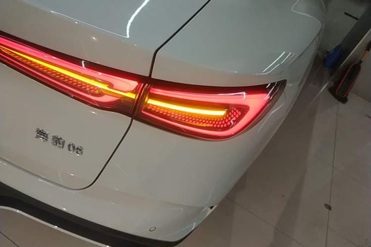 Used BYD Seal 06 New Energy 2024 DM-i 80KM Prestige Model Right Rear Taillight