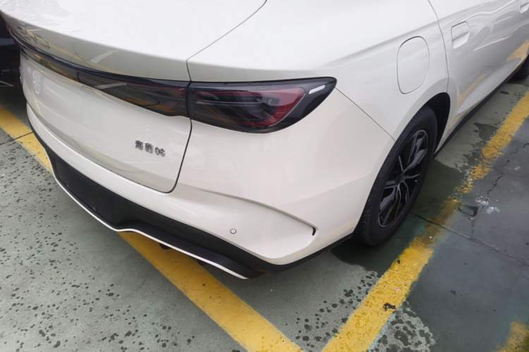 Used BYD Seal 06 New Energy 2024 DM-i 120KM Prestige Model Right Rear Taillight