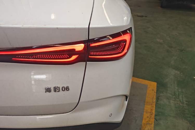 Used BYD Seal 06 New Energy 2024 DM-i 120KM Prestige Model Right Rear Taillight