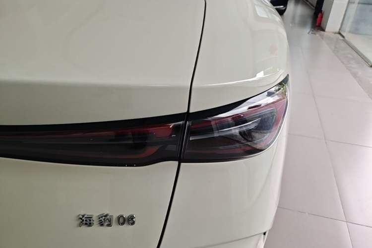 Used BYD Seal 06 New Energy 2024 DM-i 80KM Luxury Model Right Rear Taillight