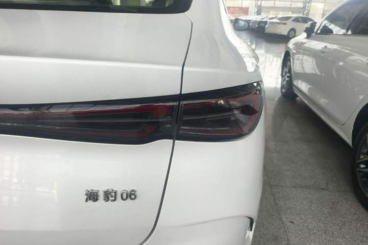 Used BYD Seal 06 New Energy 2024 DM-i 80KM Prestige Model Right Rear Taillight