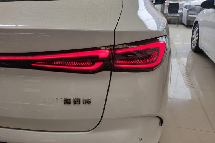 Used BYD Seal 06 New Energy 2024 DM-i 80KM Prestige Model Right Rear Taillight