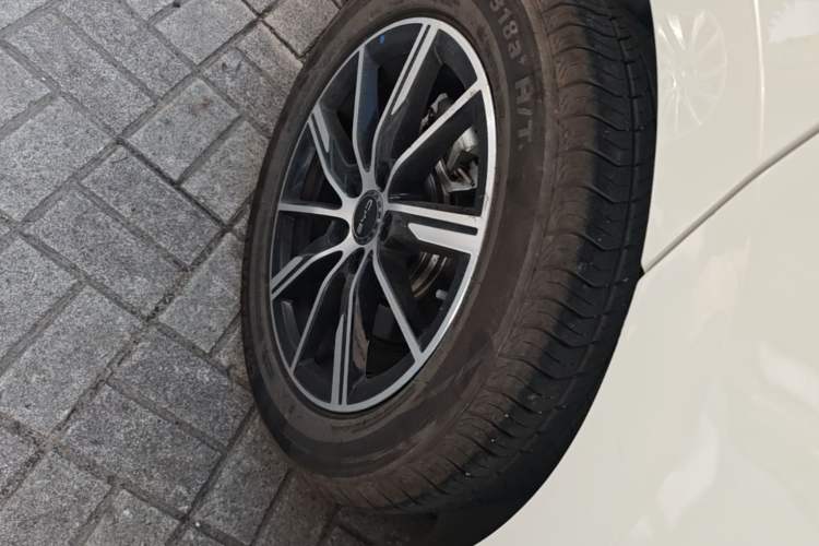 Used BYD Seal 06 New Energy 2024 DM-i 120KM Luxury Model Right Rear Wheel Hub