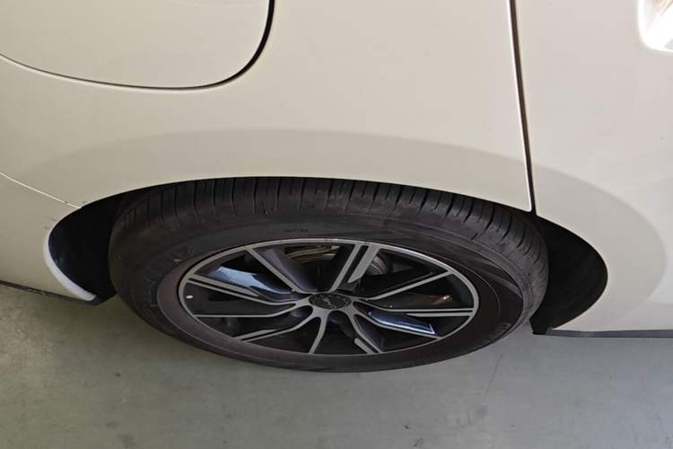 Used BYD Seal 06 New Energy 2024 DM-i 120KM Prestige Model Right Rear Wheel Hub
