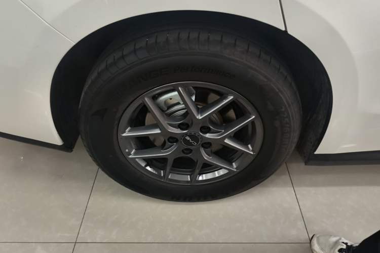 Used BYD Seal 06 New Energy 2024 DM-i 80KM Luxury Model Right Rear Wheel Hub
