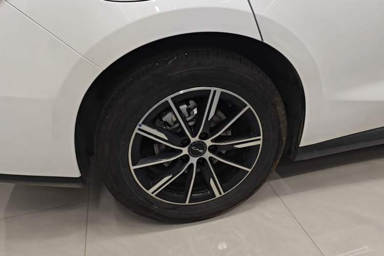 Used BYD Seal 06 New Energy 2024 DM-i 120KM Luxury Model Right Rear Wheel Hub