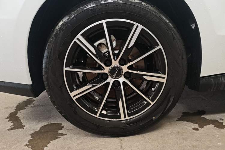 Used BYD Seal 06 New Energy 2024 DM-i 80KM Prestige Model Right Rear Wheel Hub