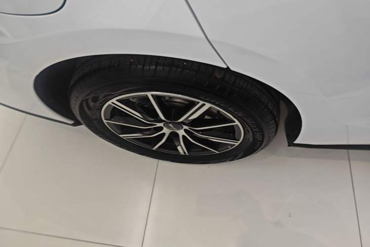 Used BYD Seal 06 New Energy 2024 DM-i 80KM Prestige Model Right Rear Wheel Hub