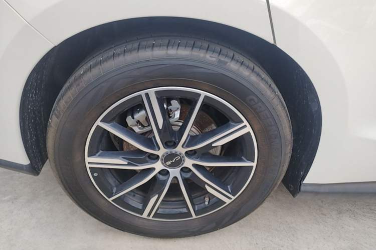 Used BYD Seal 06 New Energy 2024 DM-i 120KM Prestige Model Right Rear Wheel Hub