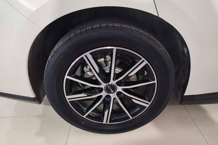 Used BYD Seal 06 New Energy 2024 DM-i 120KM Luxury Model Right Rear Wheel Hub