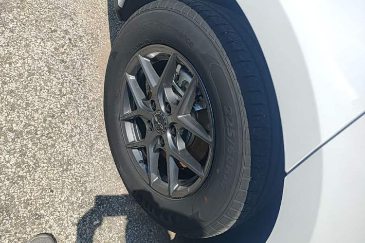 Used BYD Seal 06 New Energy 2024 DM-i 80KM Luxury Model Right Rear Wheel Hub