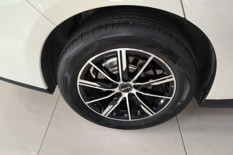 Used BYD Seal 06 New Energy 2024 DM-i 80KM Prestige Model Right Rear Wheel Hub