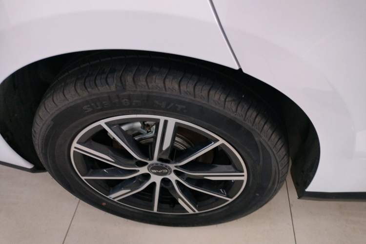Used BYD Seal 06 New Energy 2024 DM-i 80KM Prestige Model Right Rear Wheel Hub