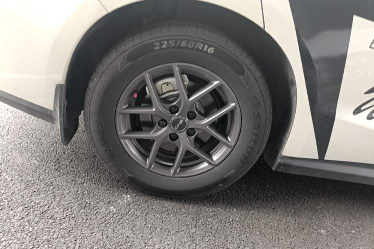 Used BYD Seal 06 New Energy 2024 DM-i 80KM Luxury Model Right Rear Wheel Hub
