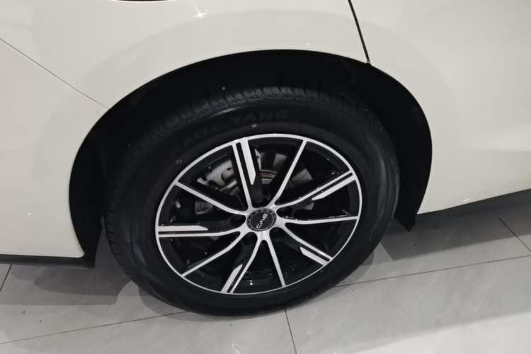 Used BYD Seal 06 New Energy 2024 DM-i 80KM Prestige Model Right Rear Wheel Hub