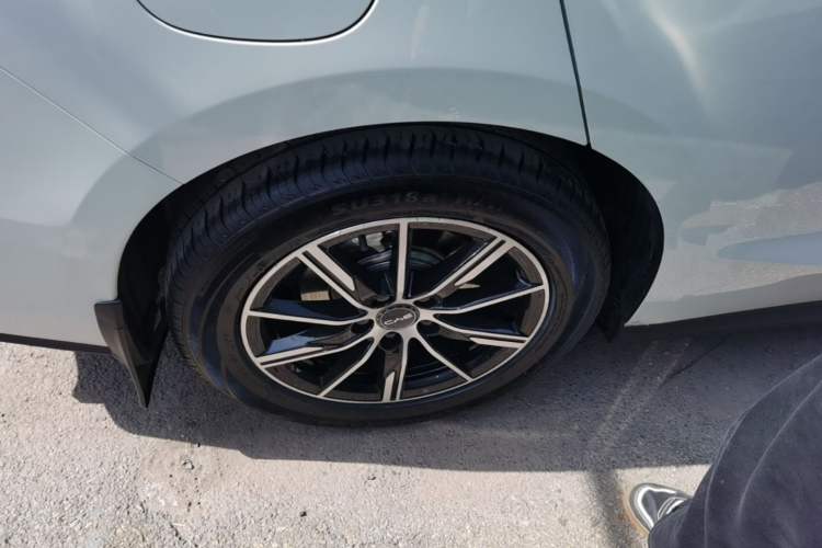 Used BYD Seal 06 New Energy 2024 DM-i 120KM Prestige Model Right Rear Wheel Hub