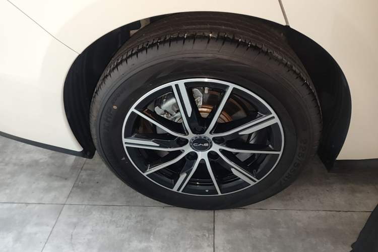 Used BYD Seal 06 New Energy 2024 DM-i 120KM Prestige Model Right Rear Wheel Hub
