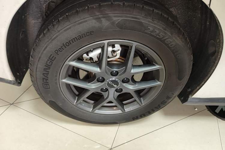 Used BYD Seal 06 New Energy 2024 DM-i 80KM Luxury Model Right Rear Wheel Hub