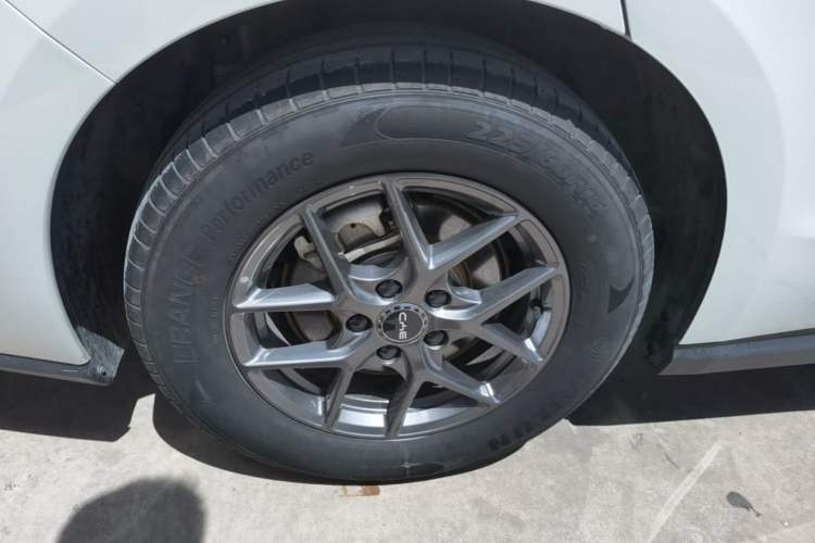Used BYD Seal 06 New Energy 2024 DM-i 80KM Luxury Model Right Rear Wheel Hub