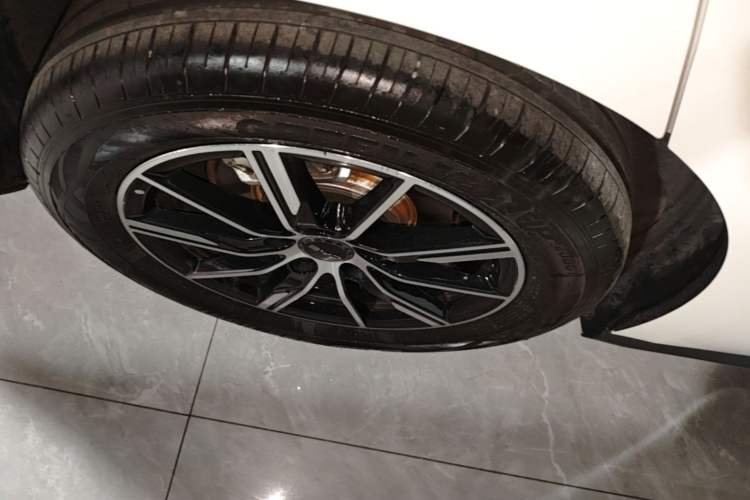 Used BYD Seal 06 New Energy 2024 DM-i 80KM Prestige Model Right Rear Wheel Hub