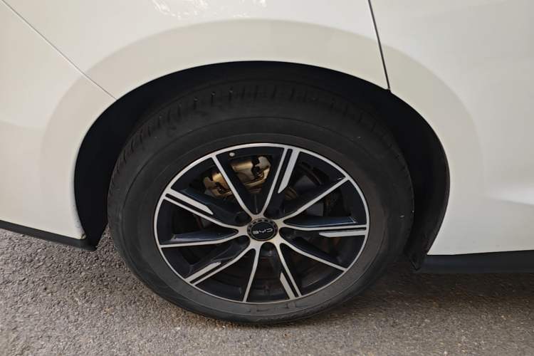 Used BYD Seal 06 New Energy 2024 DM-i 120KM Luxury Model Right Rear Wheel Hub