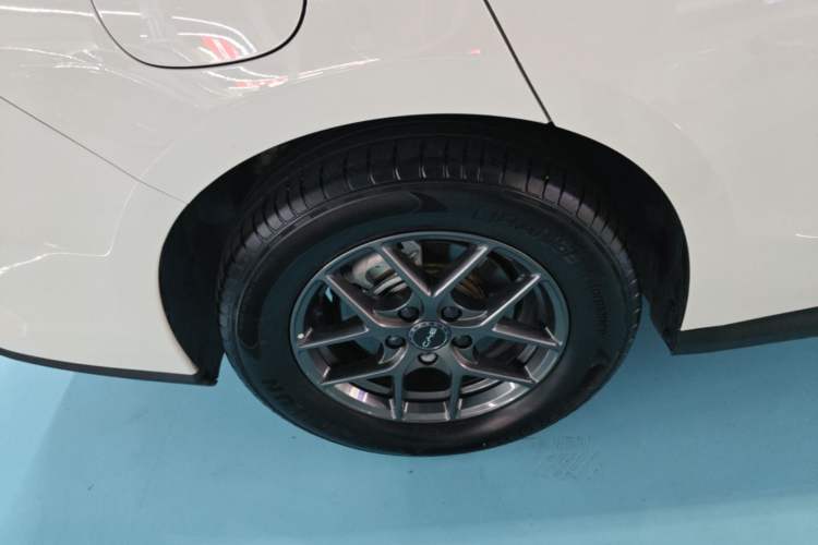 Used BYD Seal 06 New Energy 2024 DM-i 80KM Luxury Model Right Rear Wheel Hub
