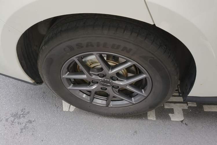 Used BYD Seal 06 New Energy 2024 DM-i 80KM Luxury Model Right Rear Wheel Hub