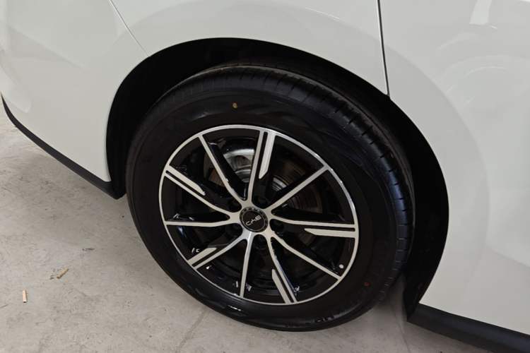 Used BYD Seal 06 New Energy 2024 DM-i 120KM Prestige Model Right Rear Wheel Hub