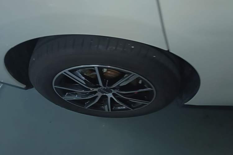 Used BYD Seal 06 New Energy 2024 DM-i 80KM Prestige Model Right Rear Wheel Hub
