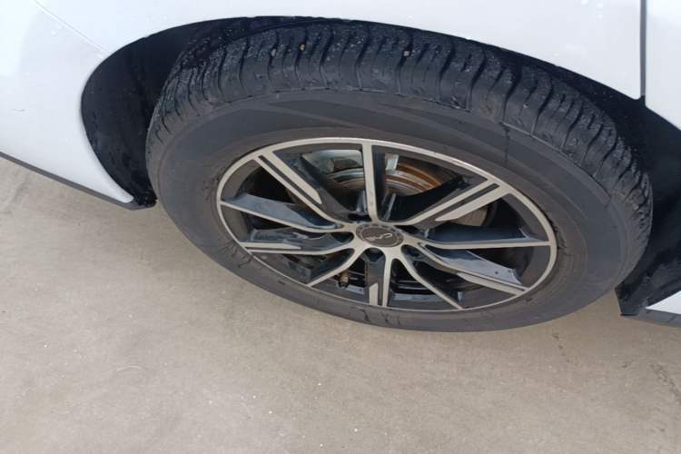 Used BYD Seal 06 New Energy 2024 DM-i 120KM Luxury Model Right Rear Wheel Hub