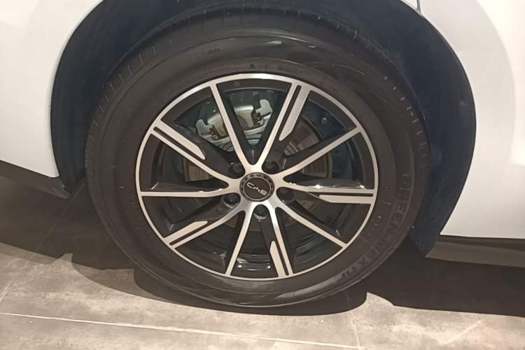 Used BYD Seal 06 New Energy 2024 DM-i 120KM Prestige Model Right Rear Wheel Hub