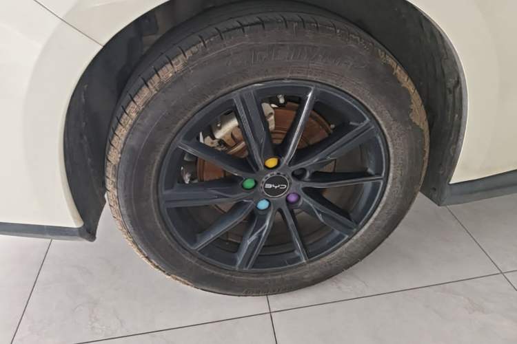 Used BYD Seal 06 New Energy 2024 DM-i 80KM Prestige Model Right Rear Wheel Hub