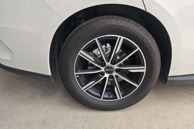 Used BYD Seal 06 New Energy 2024 DM-i 80KM Prestige Model Right Rear Wheel Hub