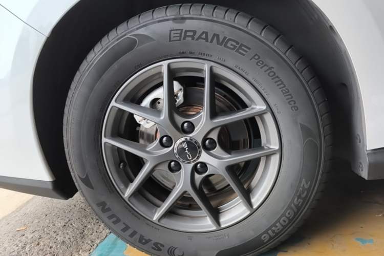 Used BYD Seal 06 New Energy 2024 DM-i 80KM Luxury Model Right Rear Wheel Hub