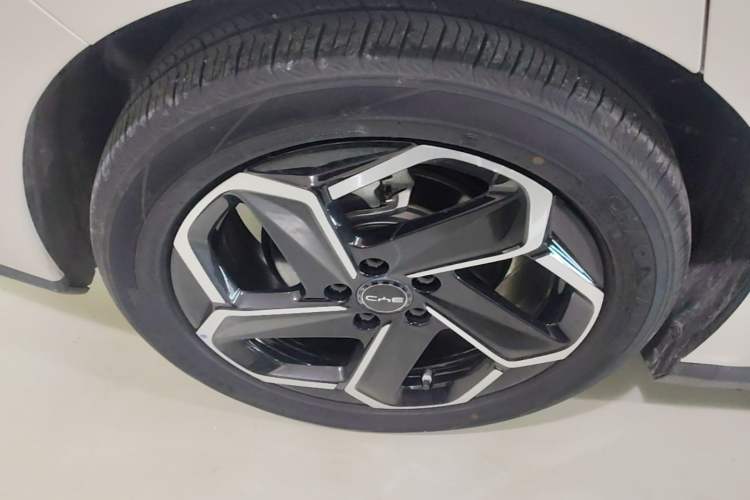 Used BYD Seal 06 New Energy 2024 DM-i 120KM Flagship Model Right Rear Wheel Hub